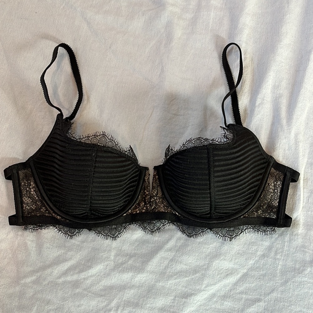 Victoria’s Secret Black lace Dream Angels Balconet 32D